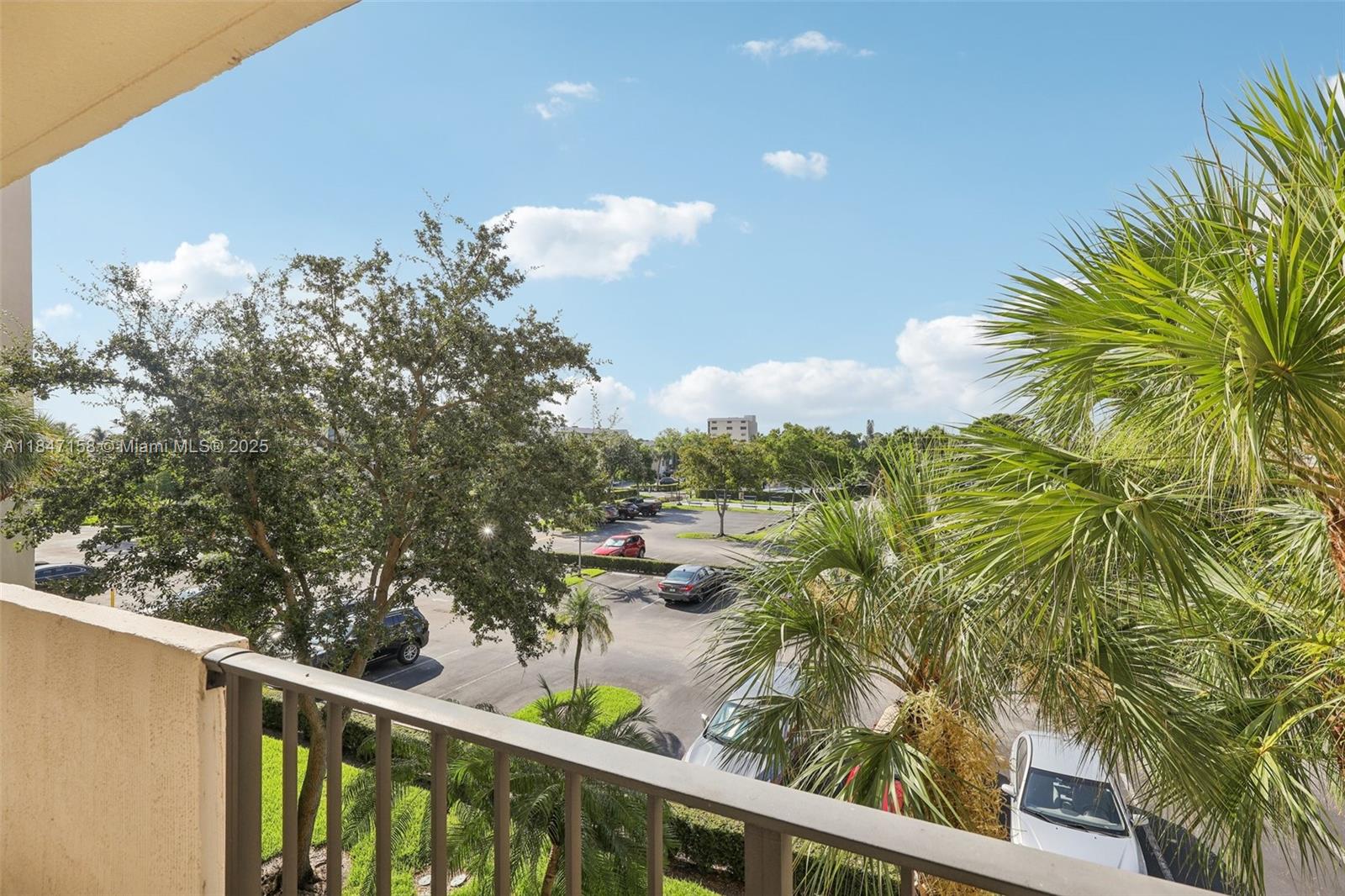 DEER CREEK COUNTRY CLUB - Residential