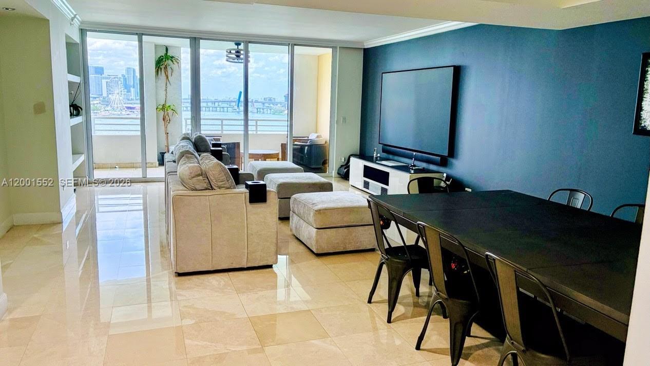 848 Brickell Key Dr 806