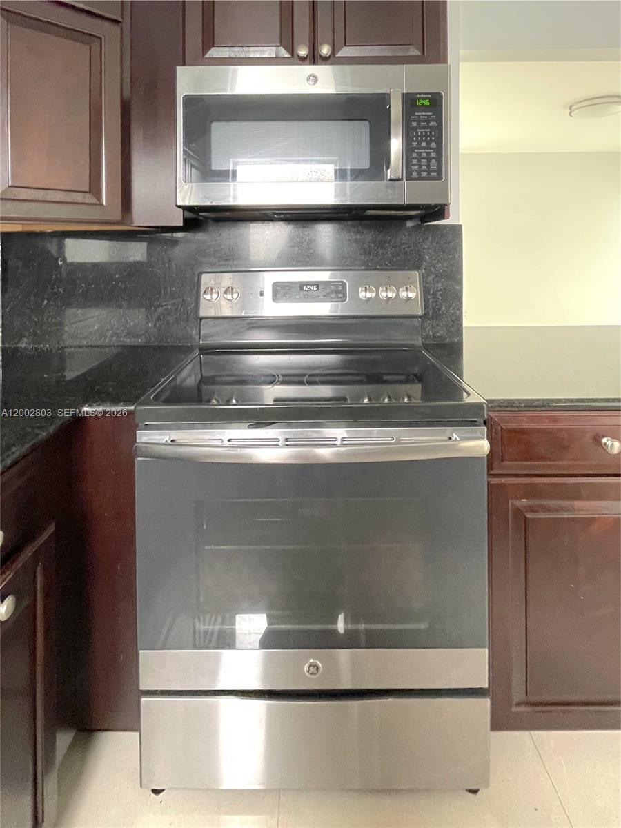 WEST GABLES ESTATES SEC 1 - Residential Lease