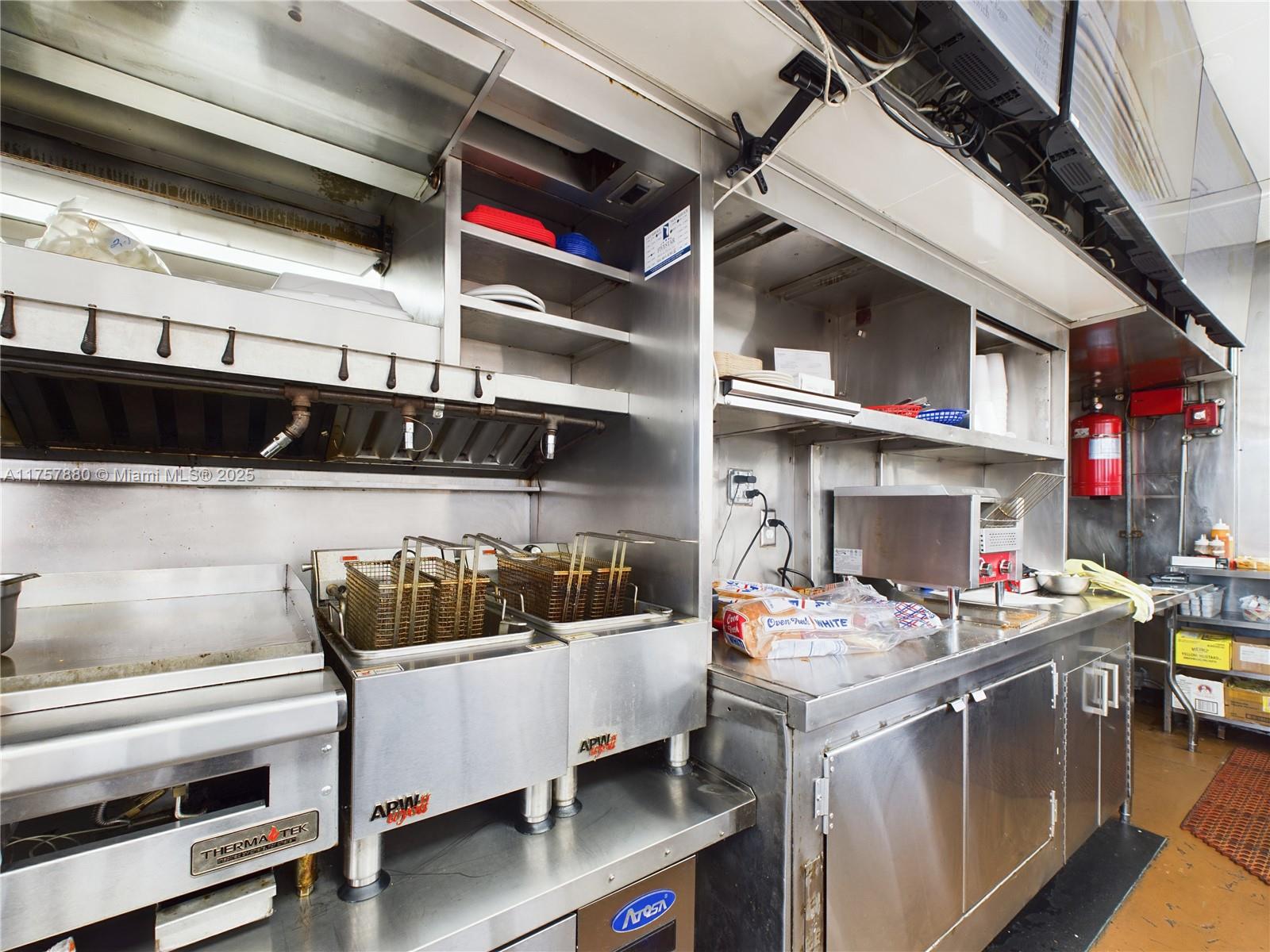 Turnkey Ghost Kitchen for Lease – 3 PM to 6 AM Only!
Lease a fully equipped commercial kitchen at Royal Castle in Miami from 4 PM to 7 AM daily. Perfect for delivery-only restaurants, catering, and late-night food businesses, this prime location at a high-traffic intersection offers a cost-effective way to expand without full restaurant overhead.
?? Key Details:
? No dine-in access – strictly for delivery & takeout
? Full use of kitchen equipment, refrigeration & prep areas
? Ideal for Uber Eats, DoorDash, meal prep & catering
? High-traffic Miami location near NW 79th St & NW 27th Ave
?? Perfect For:
Virtual restaurant brands
Expanding restaurants needing a delivery hub
Caterers & chefs testing new concepts
?? Don’t miss this opportunity—schedule a viewing today!