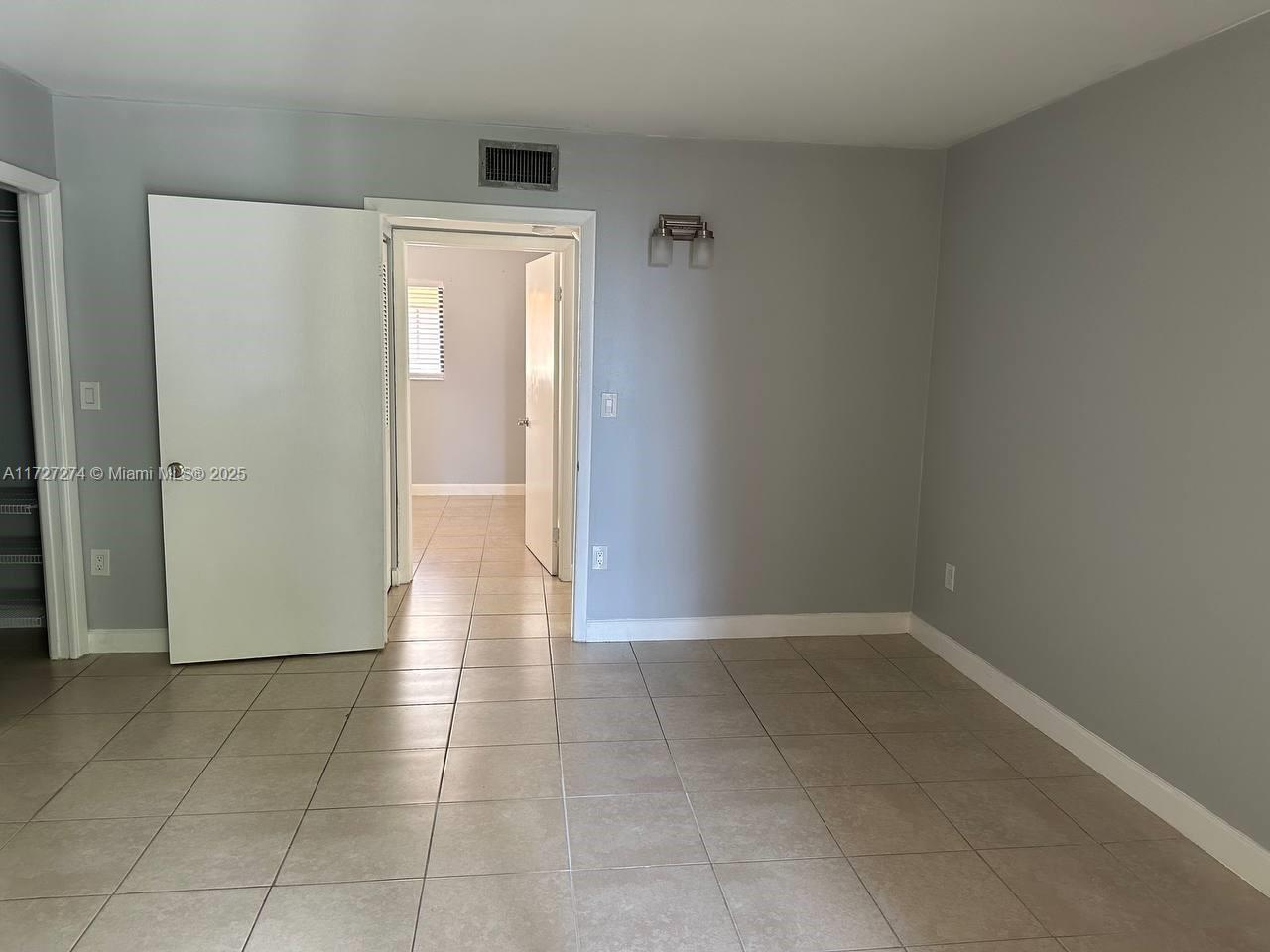 HORIZONS WEST CONDO #2 - Residential