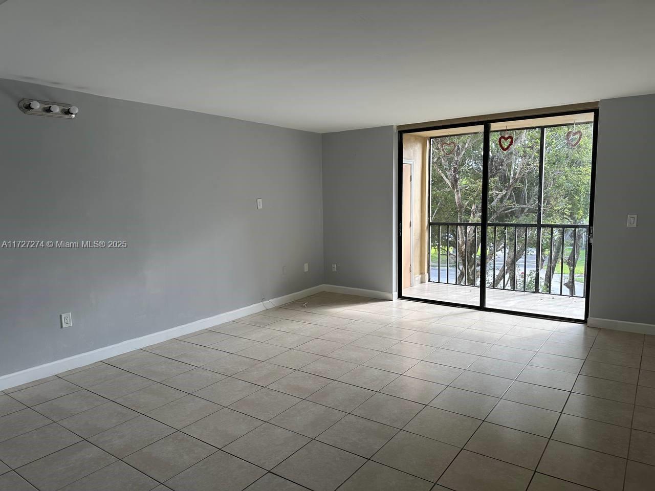 HORIZONS WEST CONDO #2 - Residential