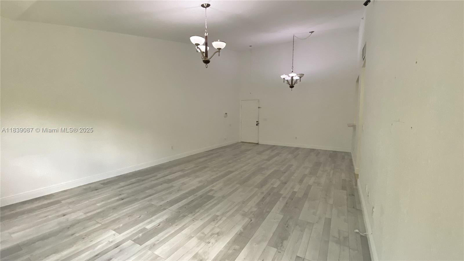 2941 Riverside Dr 304