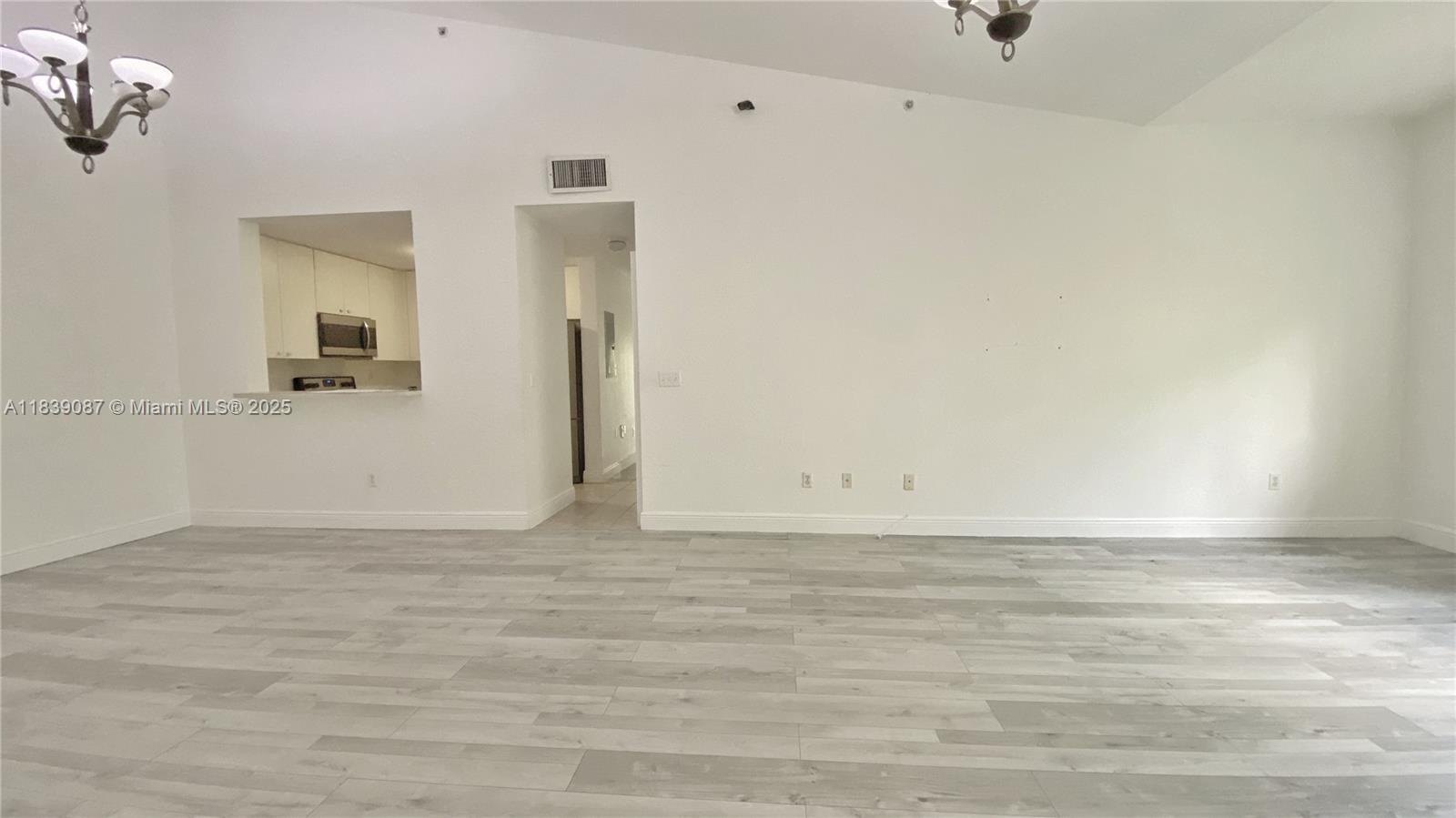2941 Riverside Dr 304