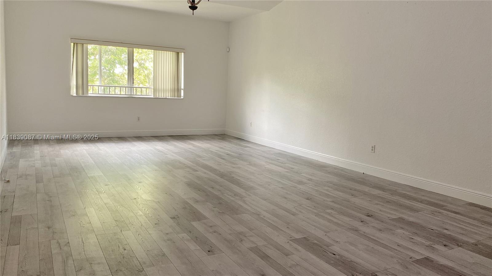 2941 Riverside Dr 304