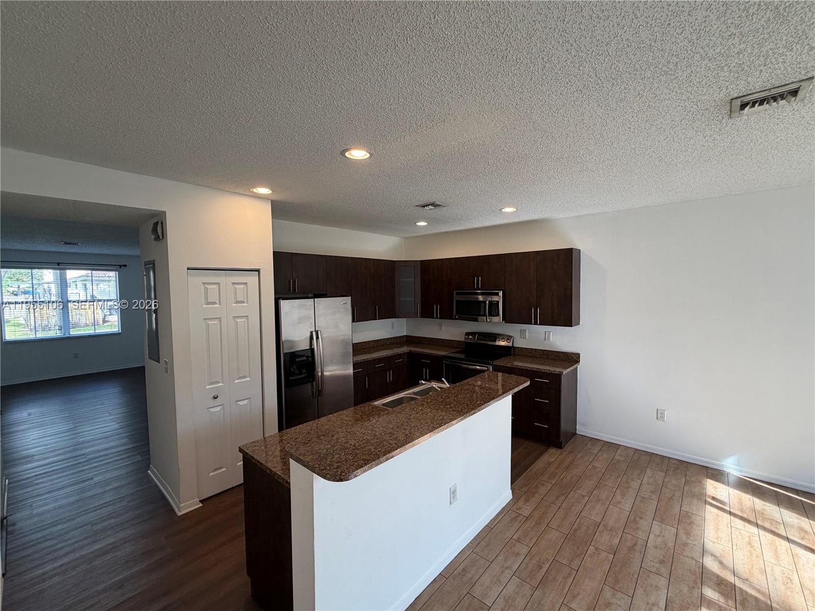 MARBELLA BAY - Residential