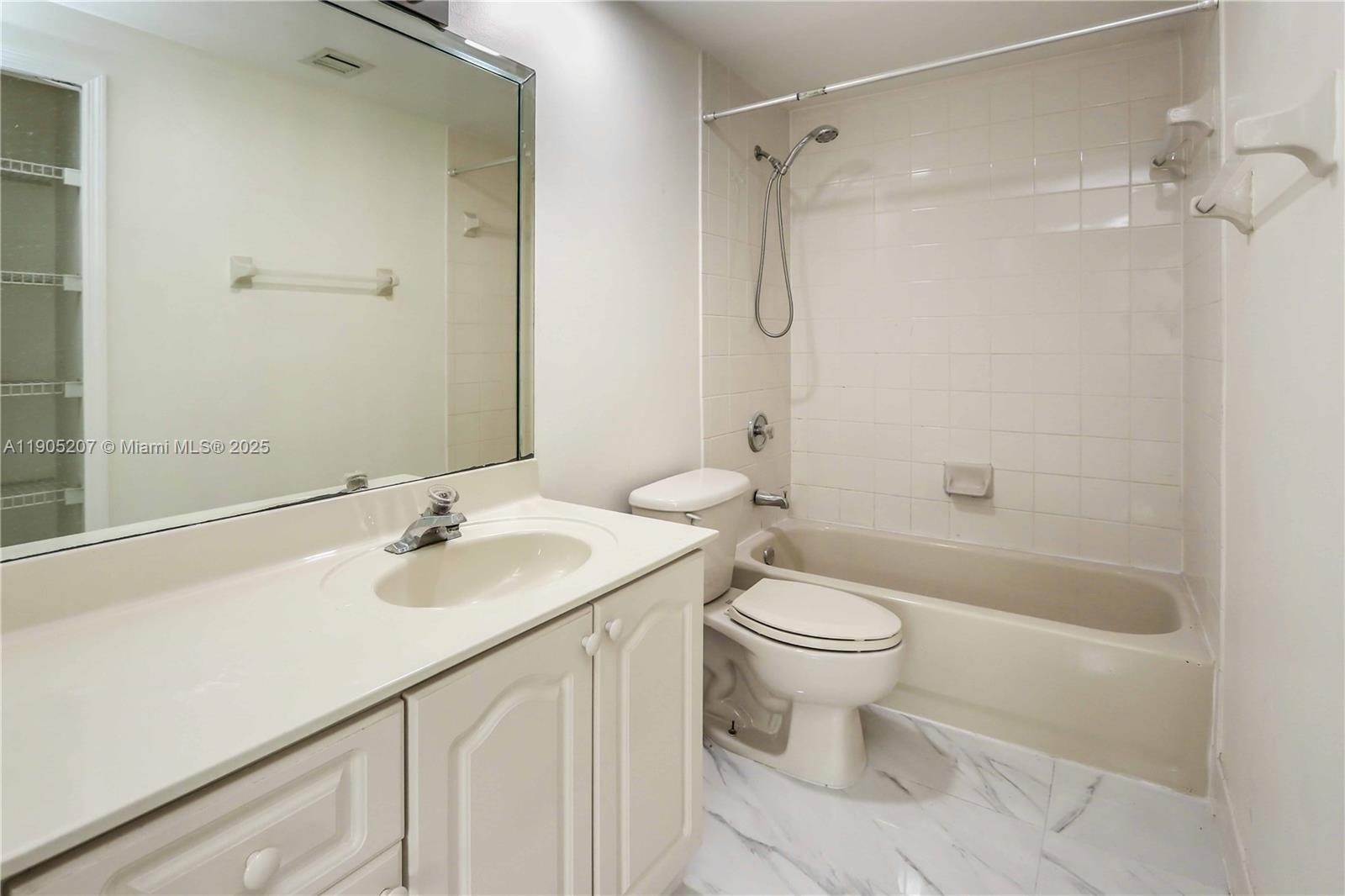 UNIVERSITY PARC RESIDENCE - Residential Lease