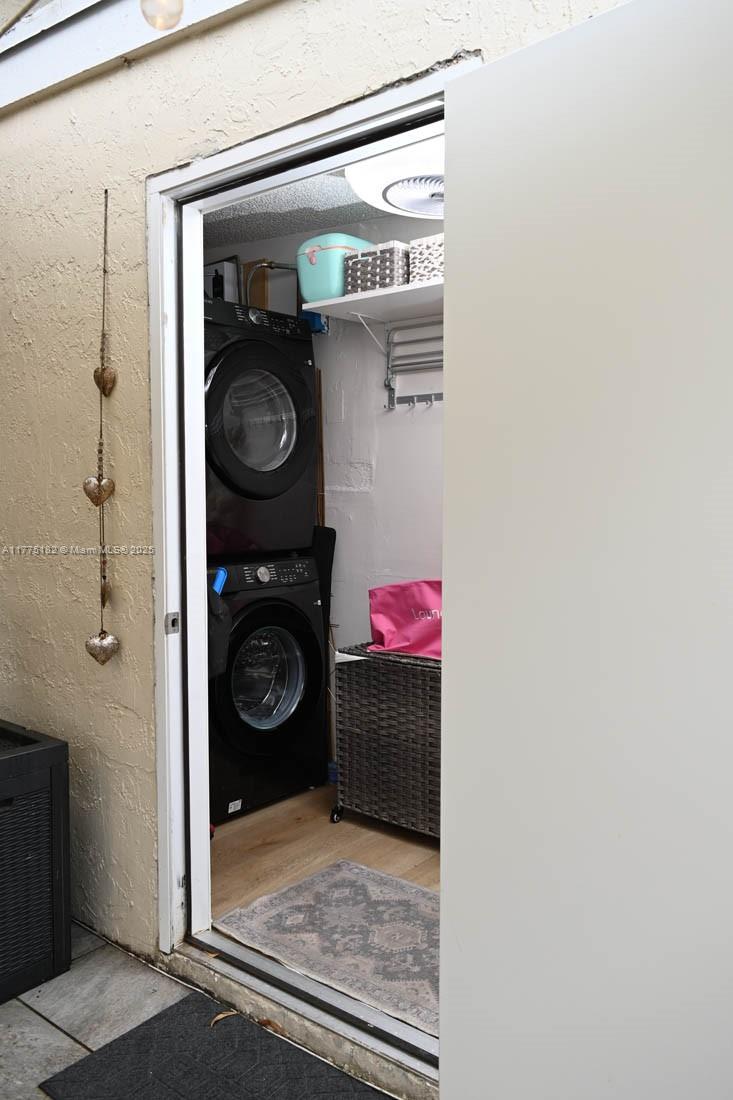 COUNTRY ISLES PHASE II - Residential