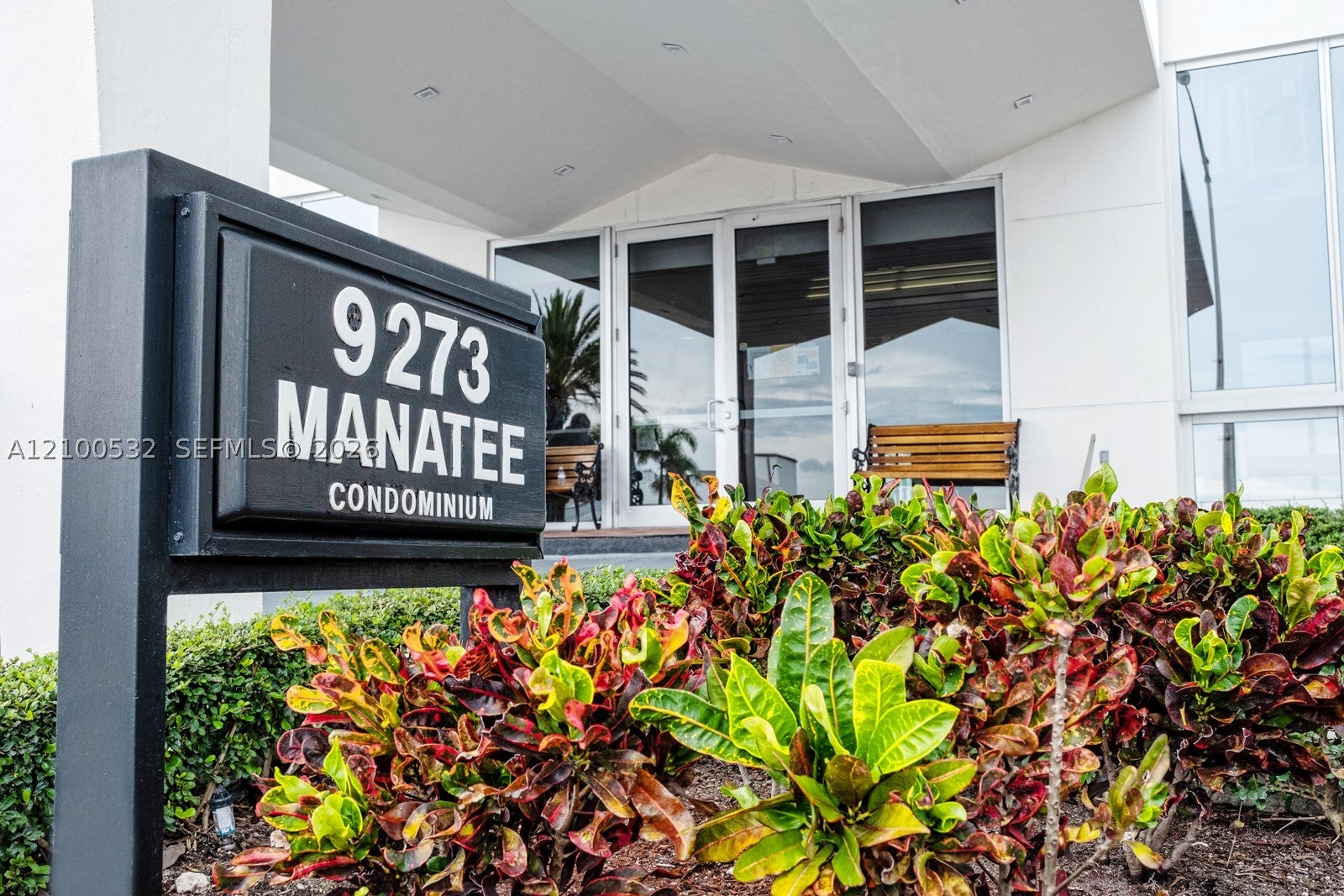 9273 Collins Ave 912
