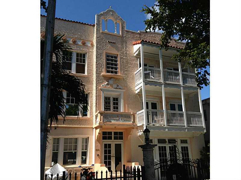 Lovely renovated corner condo in the heart of South Beach in a quiet Art Deco building. This place has it all: new bathroom, new kitchen with a gas stove, washer/dryer in unit and two sets of double French doors leading out to private balcony. Bigger tha t tax roll states and easy to show. A must see!