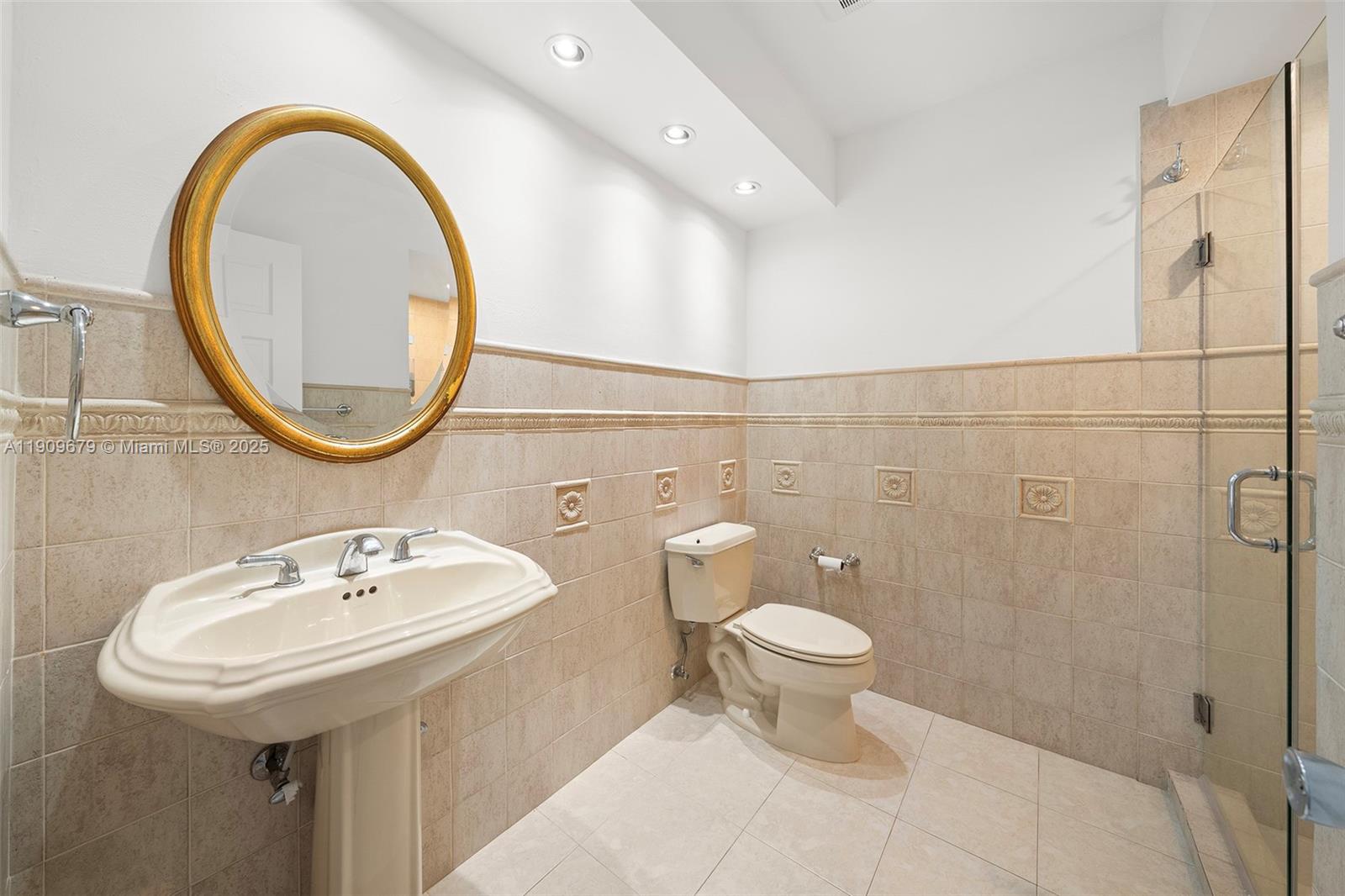 CALUSA CLUB ESTATES - Residential