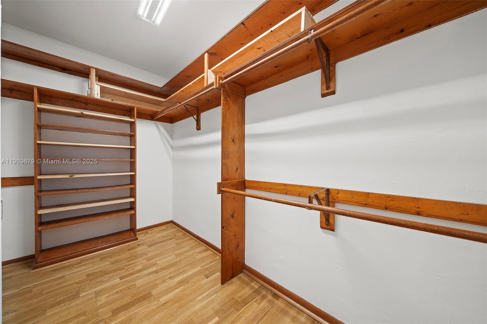 CALUSA CLUB ESTATES - Residential