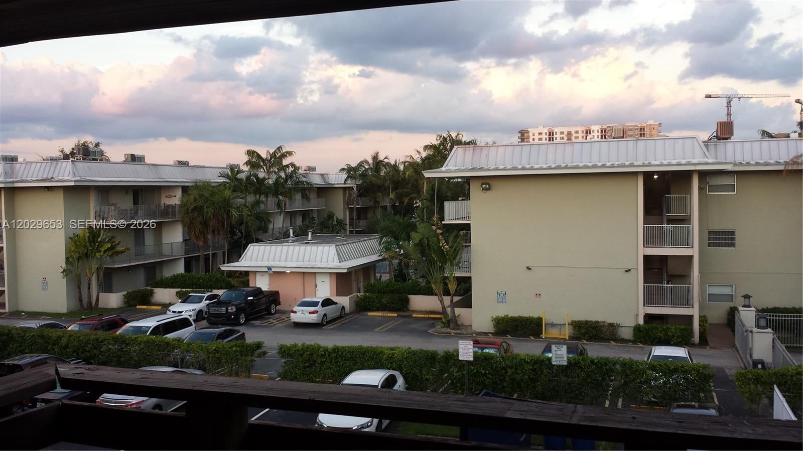 DADELAND CAPRI CONDO - Residential