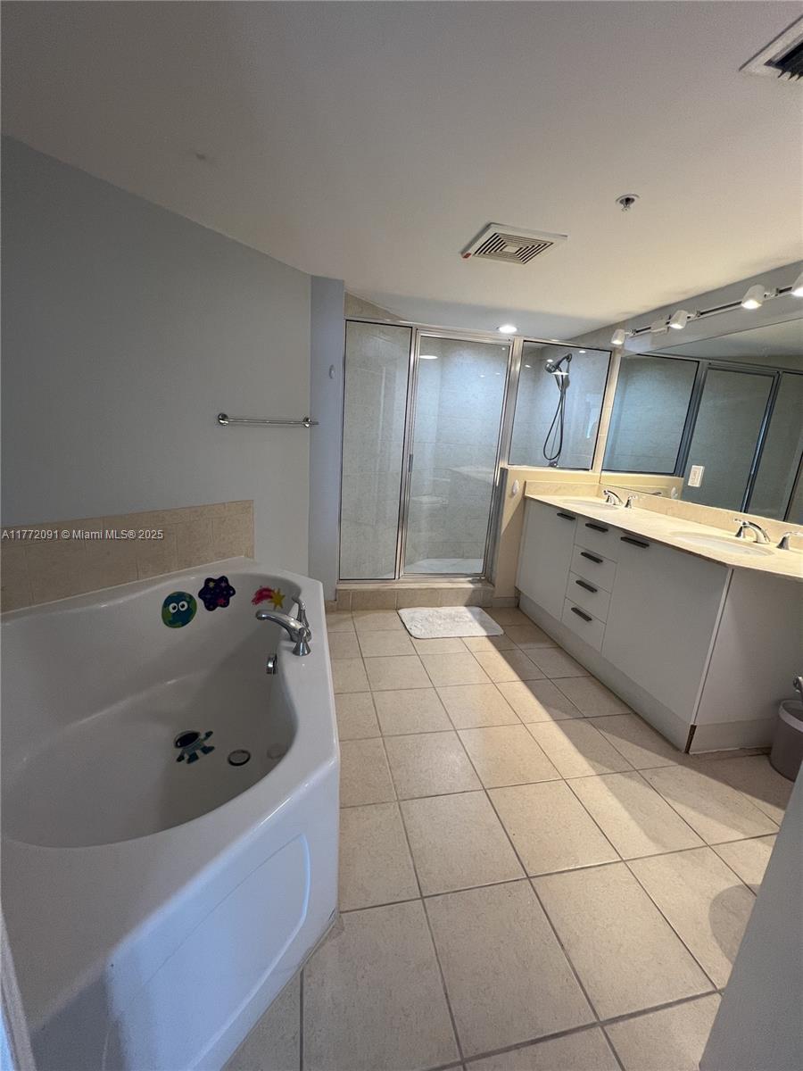 LA PERLA CONDO - Residential