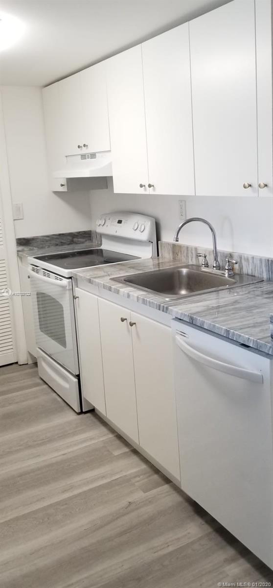 RACQUET CLUB 9 AT BONAVEN - Residential Lease