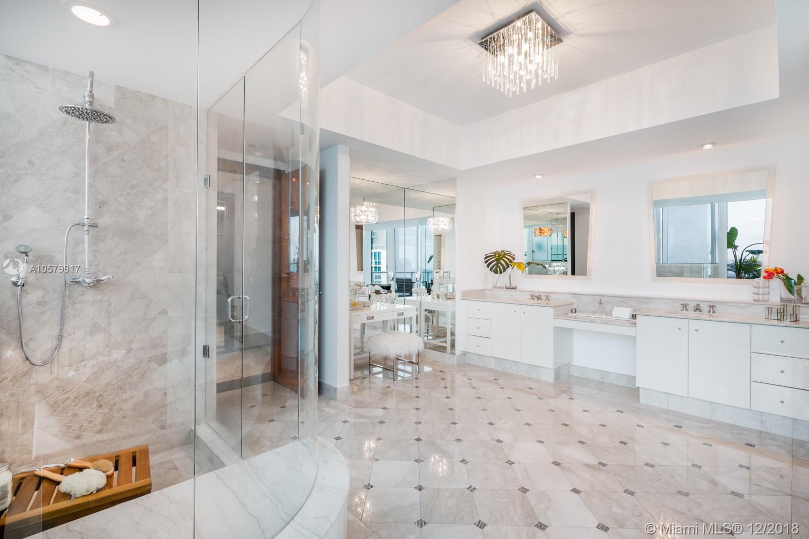 CONTINUUM ON SOUTH BEACH - Residential