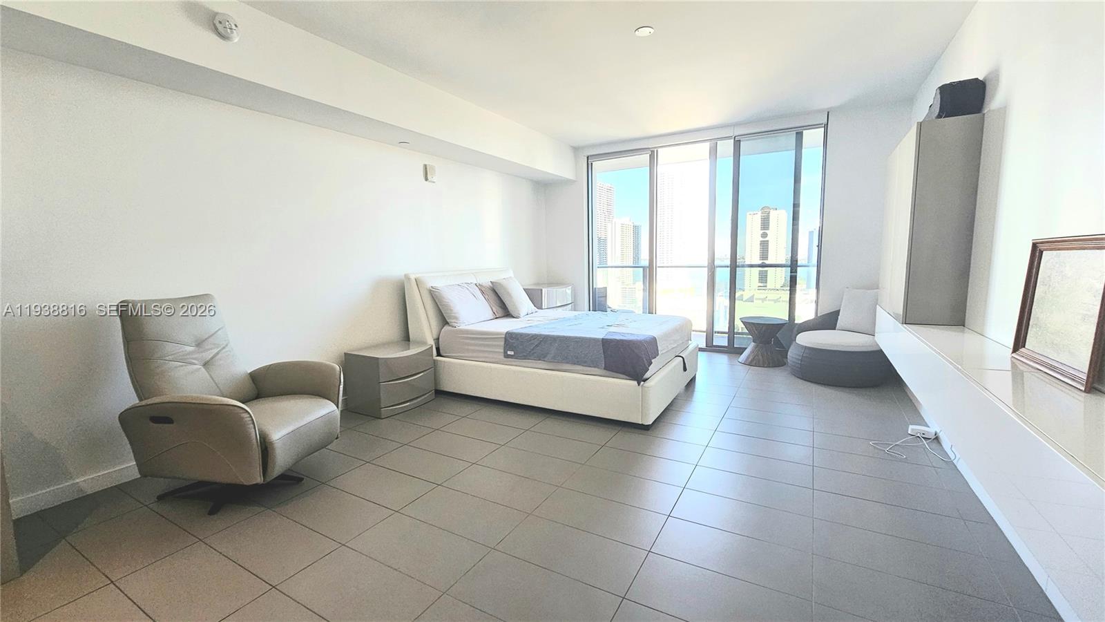 CANVAS CONDO - Residential