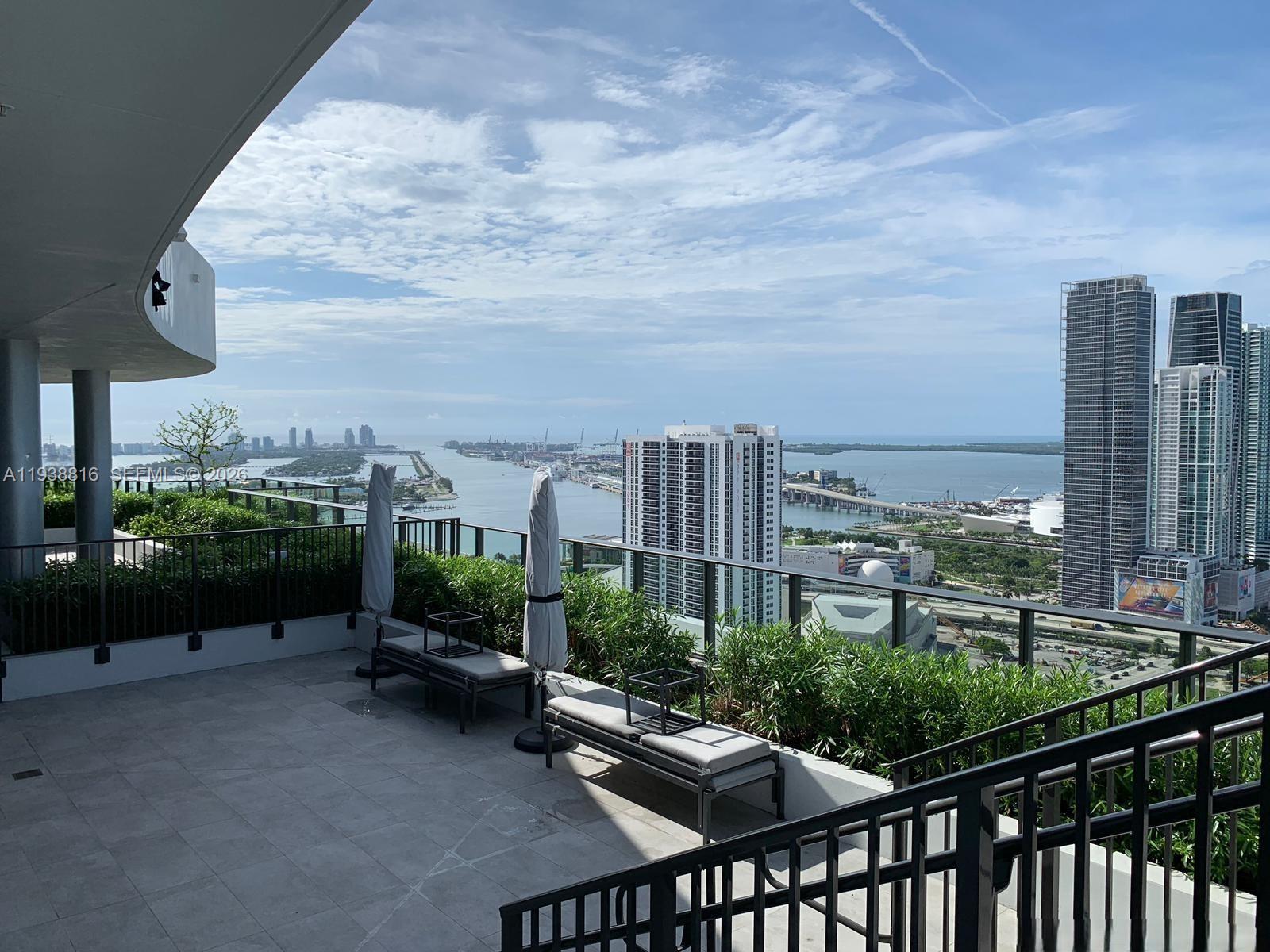 CANVAS CONDO - Residential