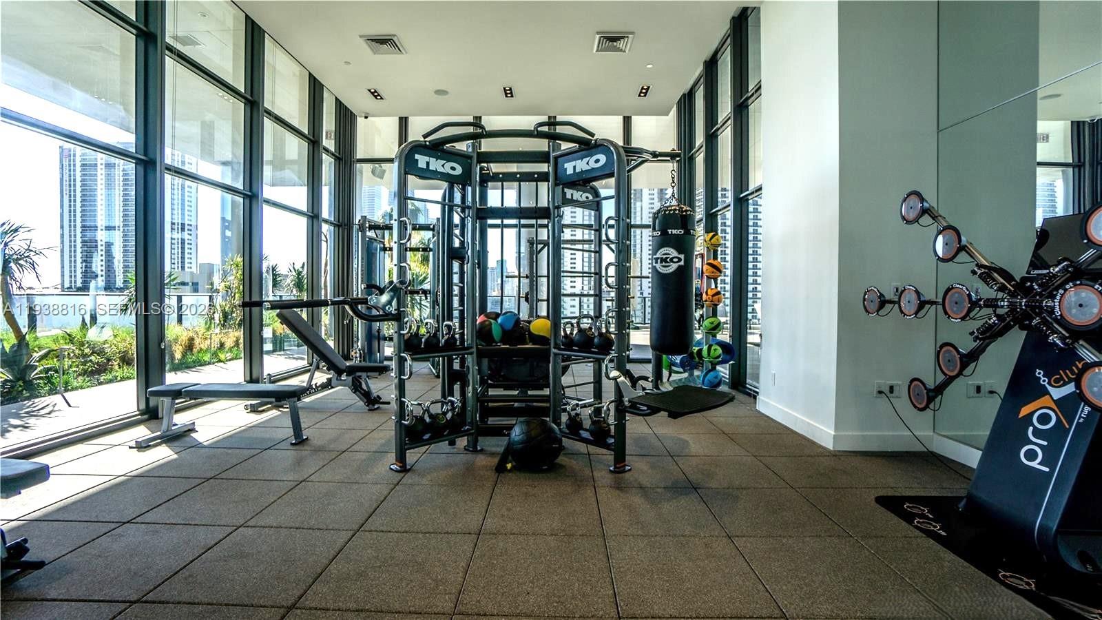 CANVAS CONDO - Residential