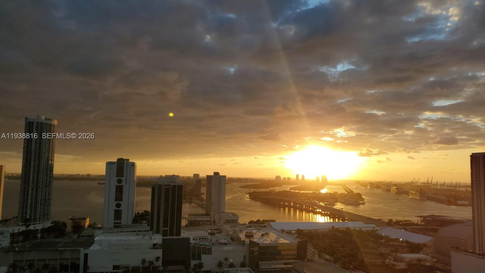 CANVAS CONDO - Residential