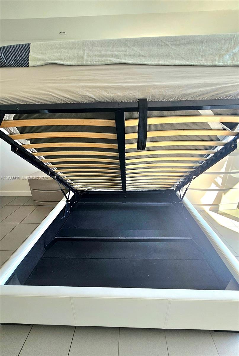 CANVAS CONDO - Residential