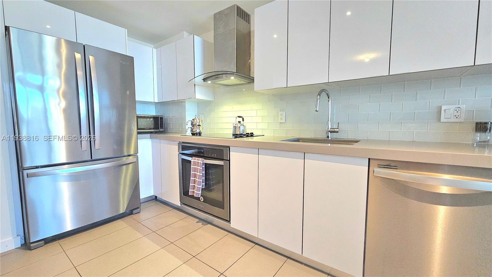 CANVAS CONDO - Residential