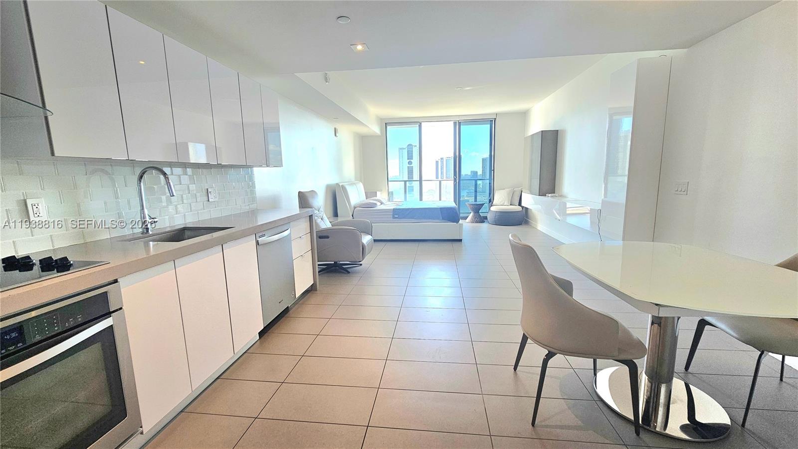 CANVAS CONDO - Residential