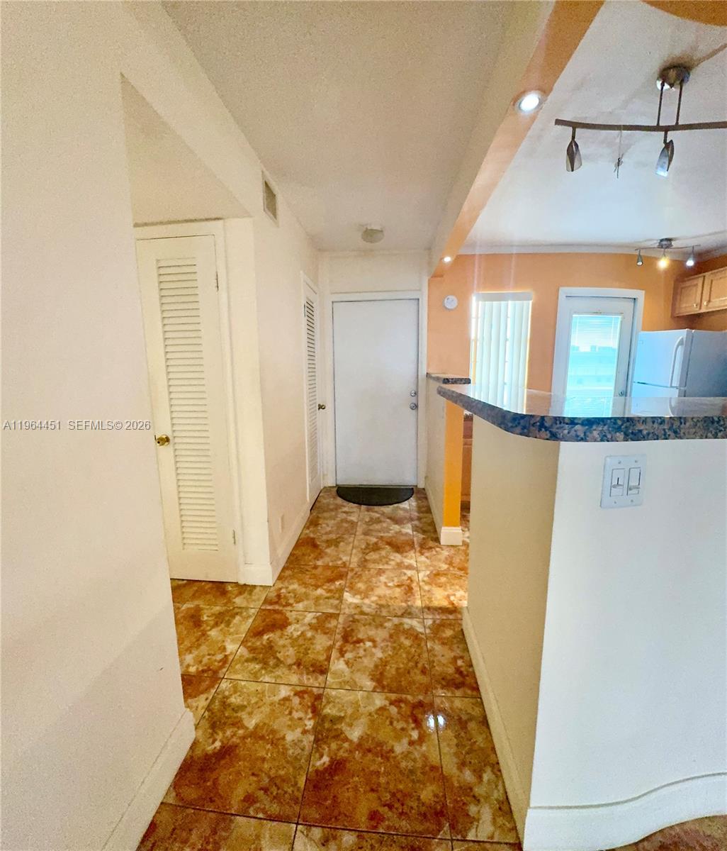 MEADOWBROOK TOWERS CONDO - Residential Lease