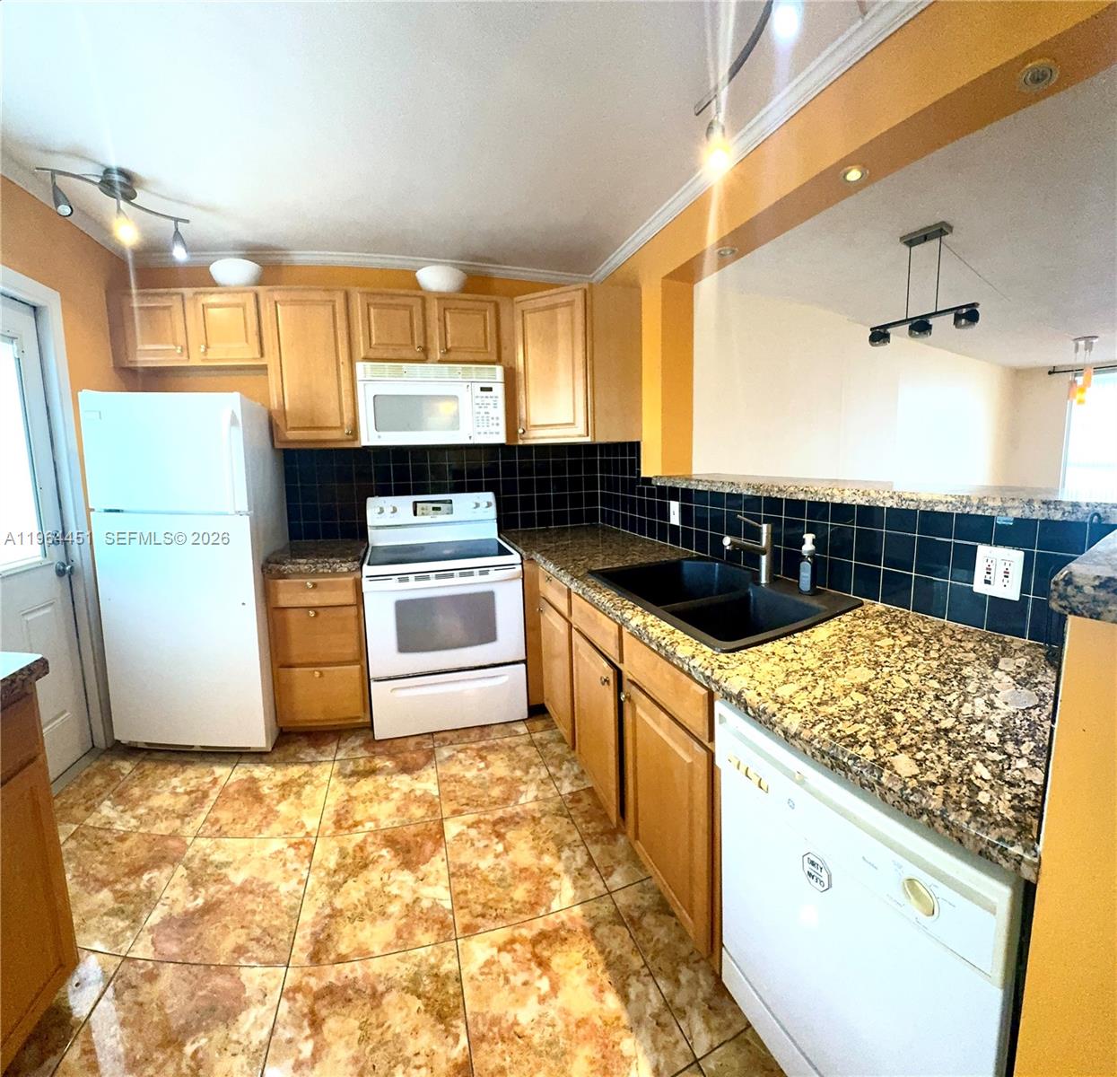 MEADOWBROOK TOWERS CONDO - Residential Lease