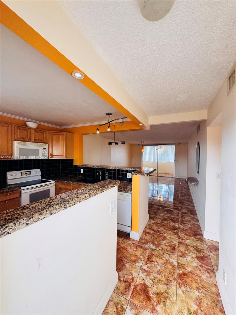 MEADOWBROOK TOWERS CONDO - Residential Lease