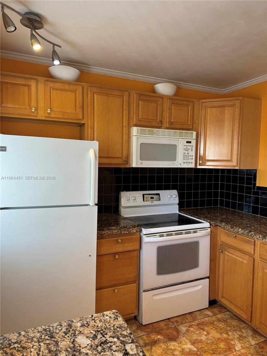 MEADOWBROOK TOWERS CONDO - Residential Lease