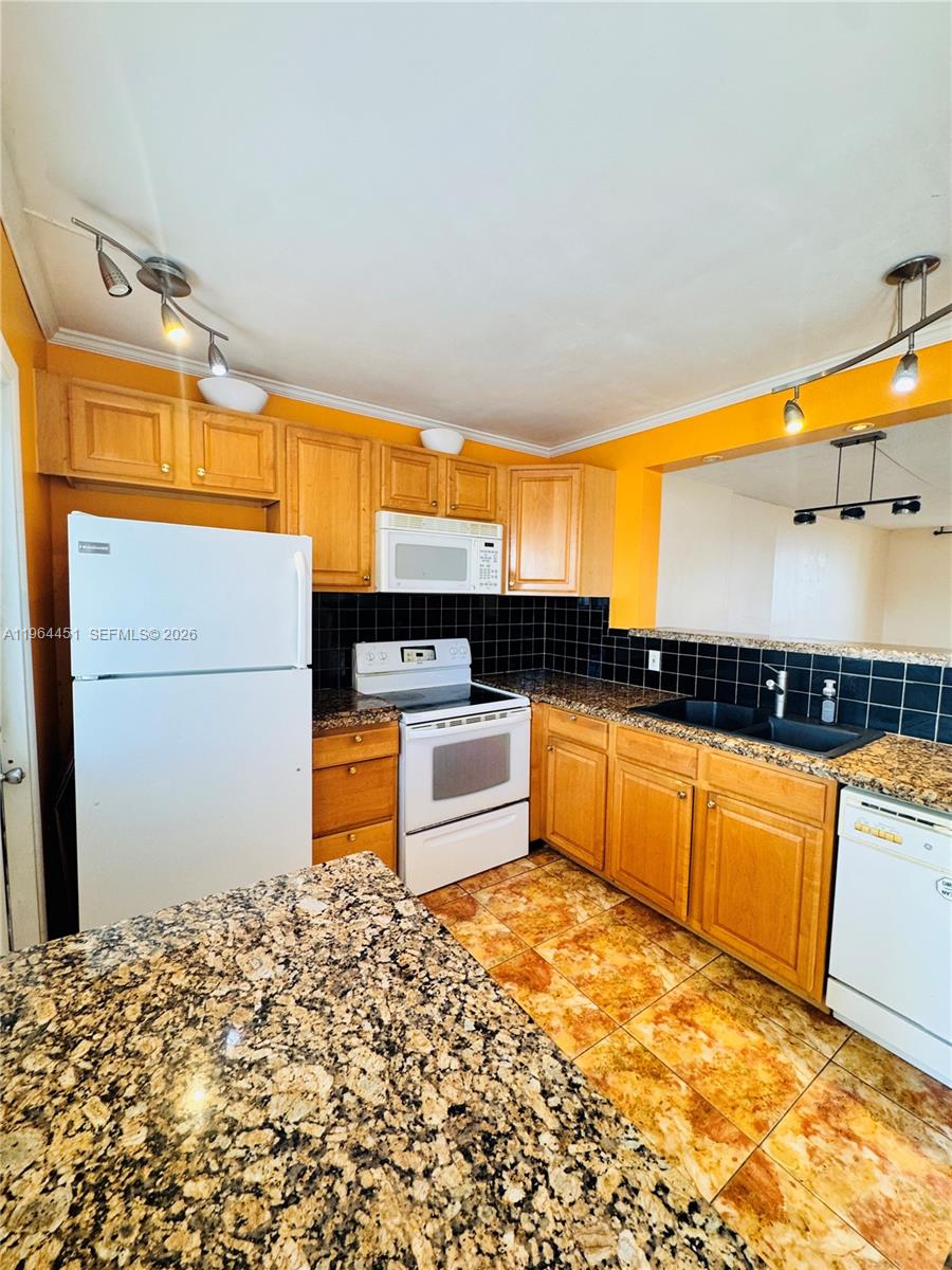 MEADOWBROOK TOWERS CONDO - Residential Lease