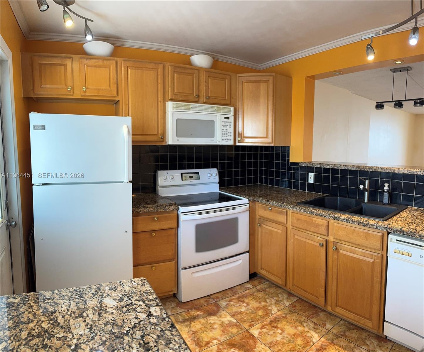 MEADOWBROOK TOWERS CONDO - Residential Lease