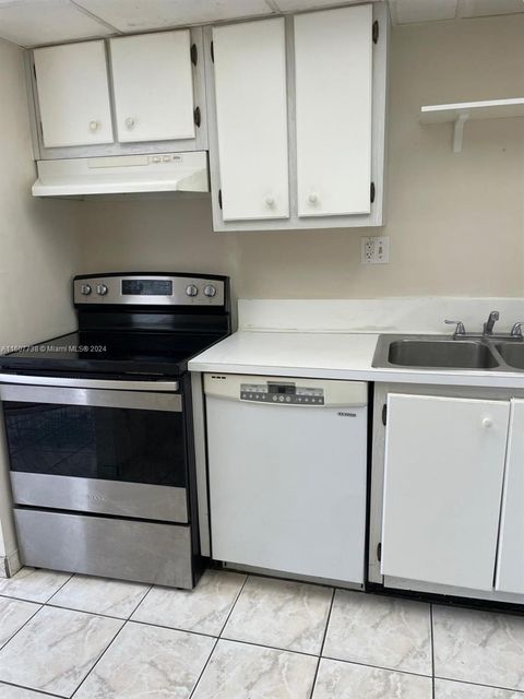 Condominium in Hialeah FL 4675 18 5.jpg