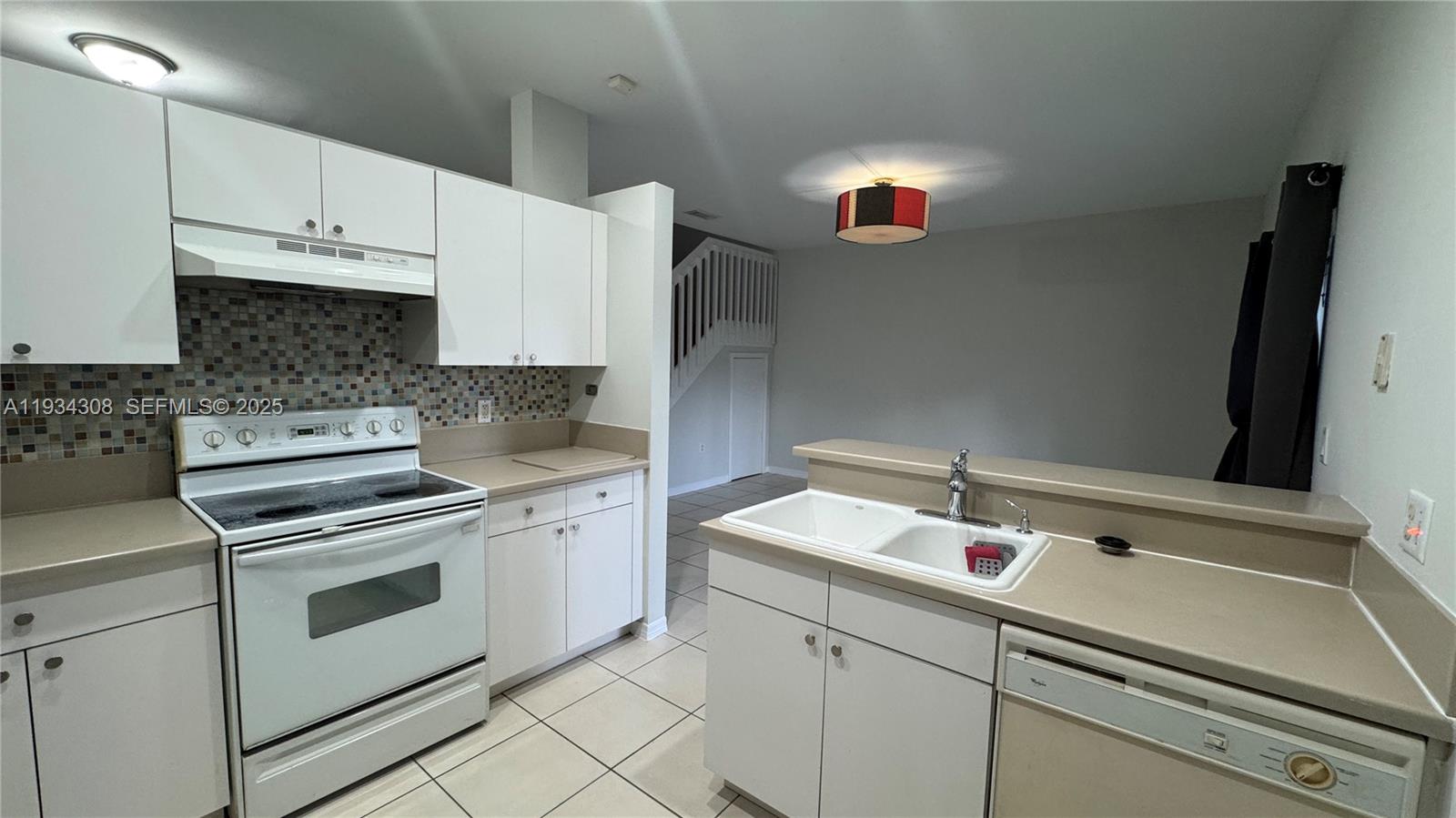 REVISED PLAT OF HILLCREST - Residential