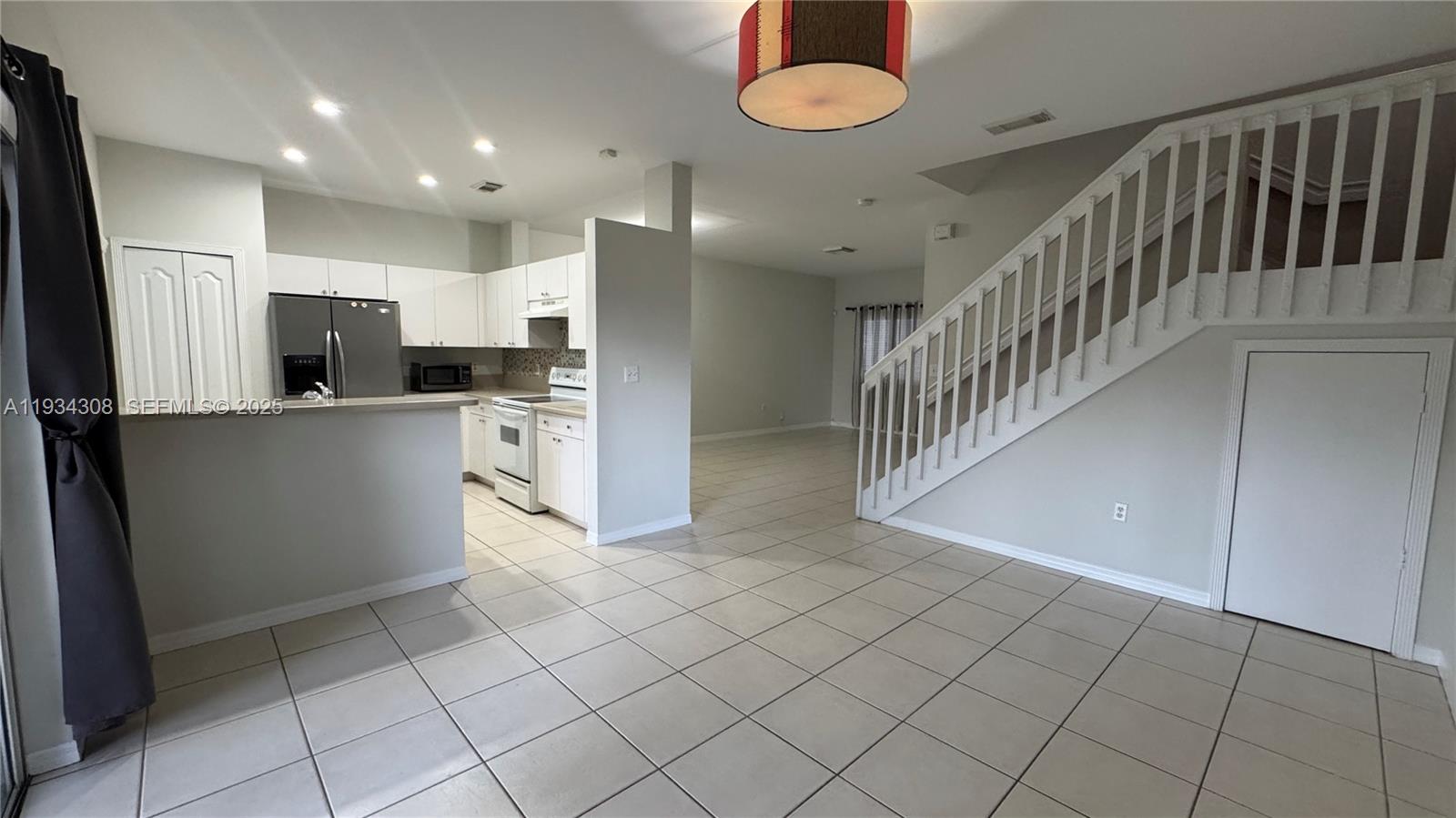 REVISED PLAT OF HILLCREST - Residential