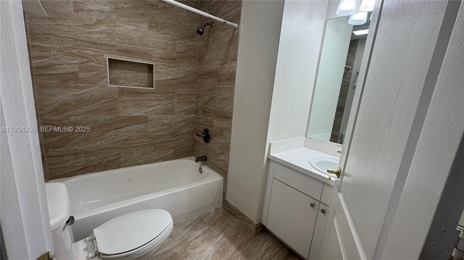 REVISED PLAT OF HILLCREST - Residential