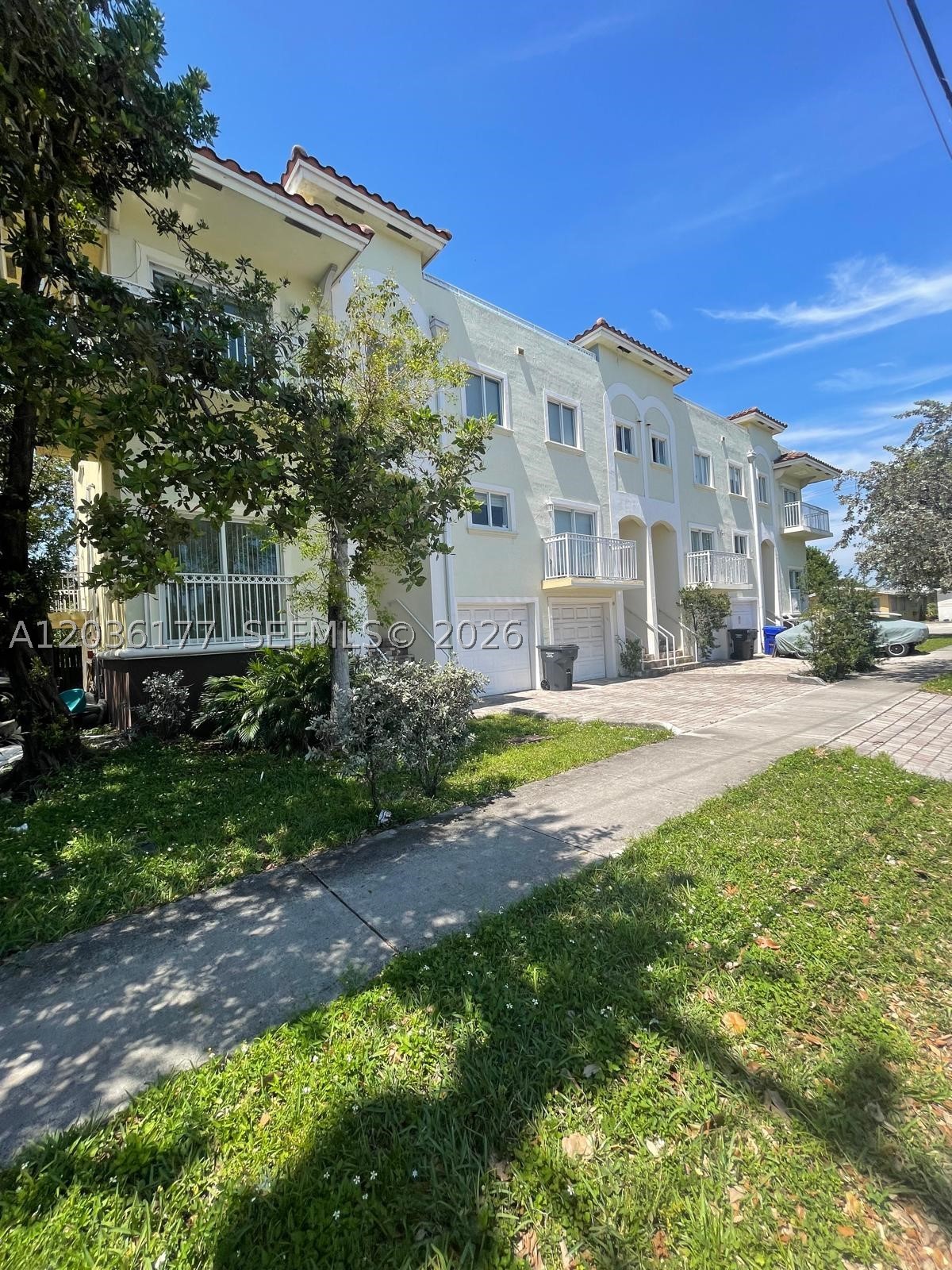820 N 17th Ave