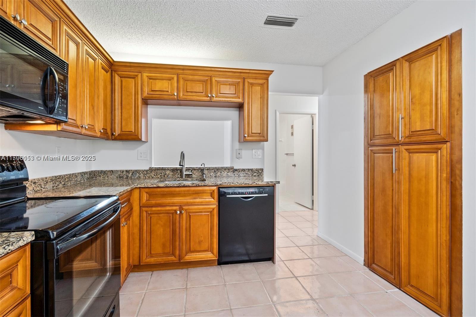 ASHLAND H CONDO - Residential