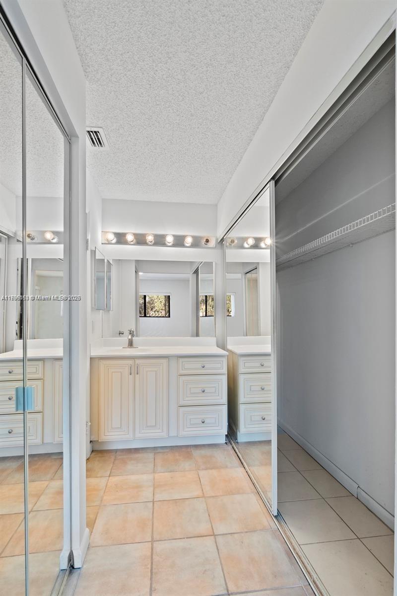 ASHLAND H CONDO - Residential