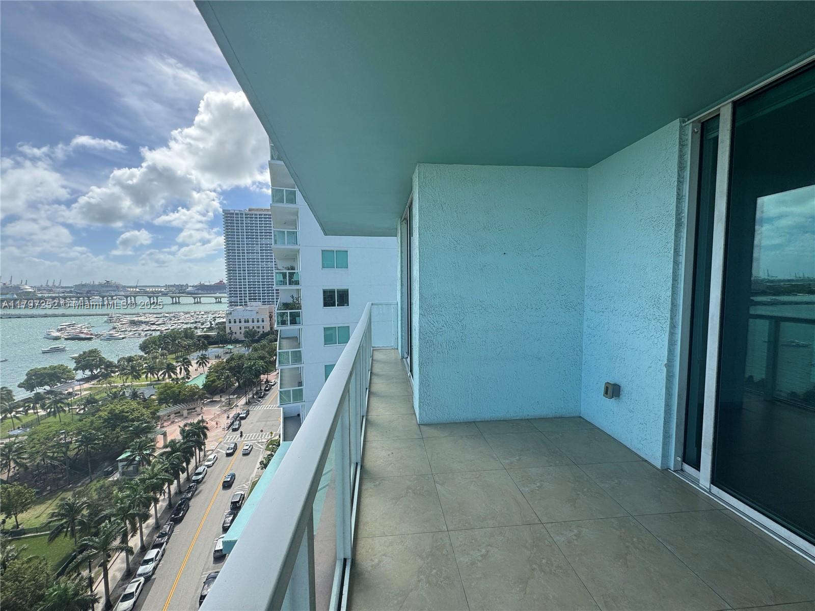 1900 N Bayshore Dr 1401