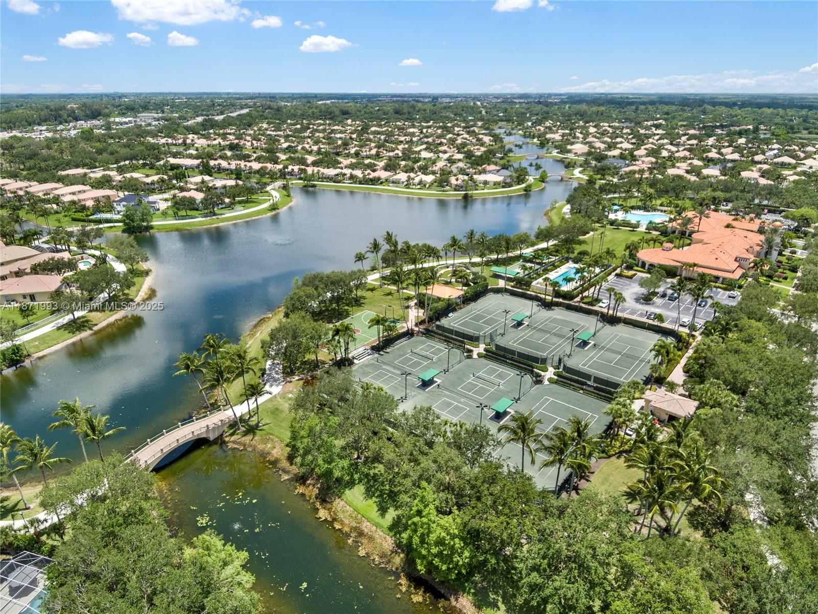 VILLAGEWALK OF WELLINGTON - Residential