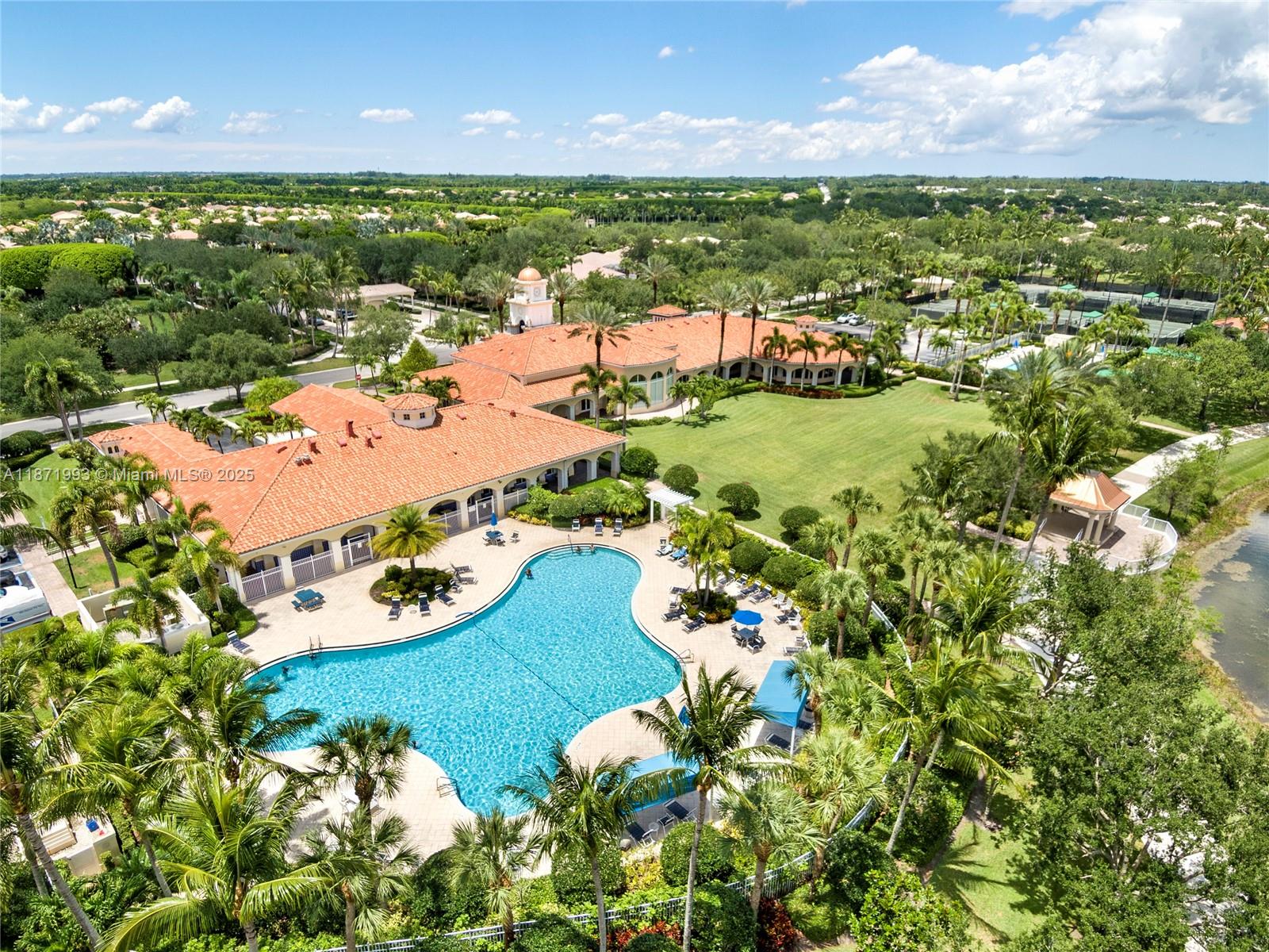 VILLAGEWALK OF WELLINGTON - Residential