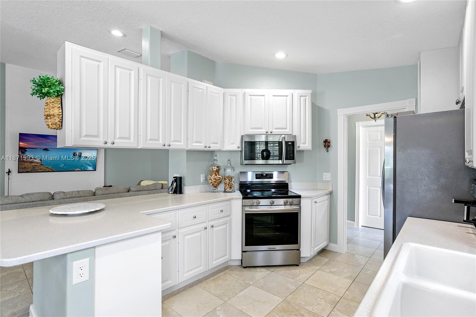 View photos, virtual tours, details... 8199 Saint Johns Ct