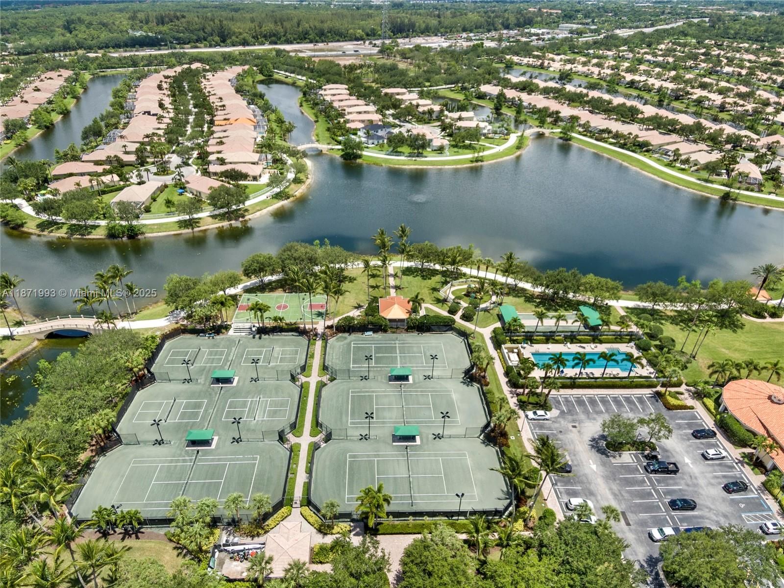 VILLAGEWALK OF WELLINGTON - Residential