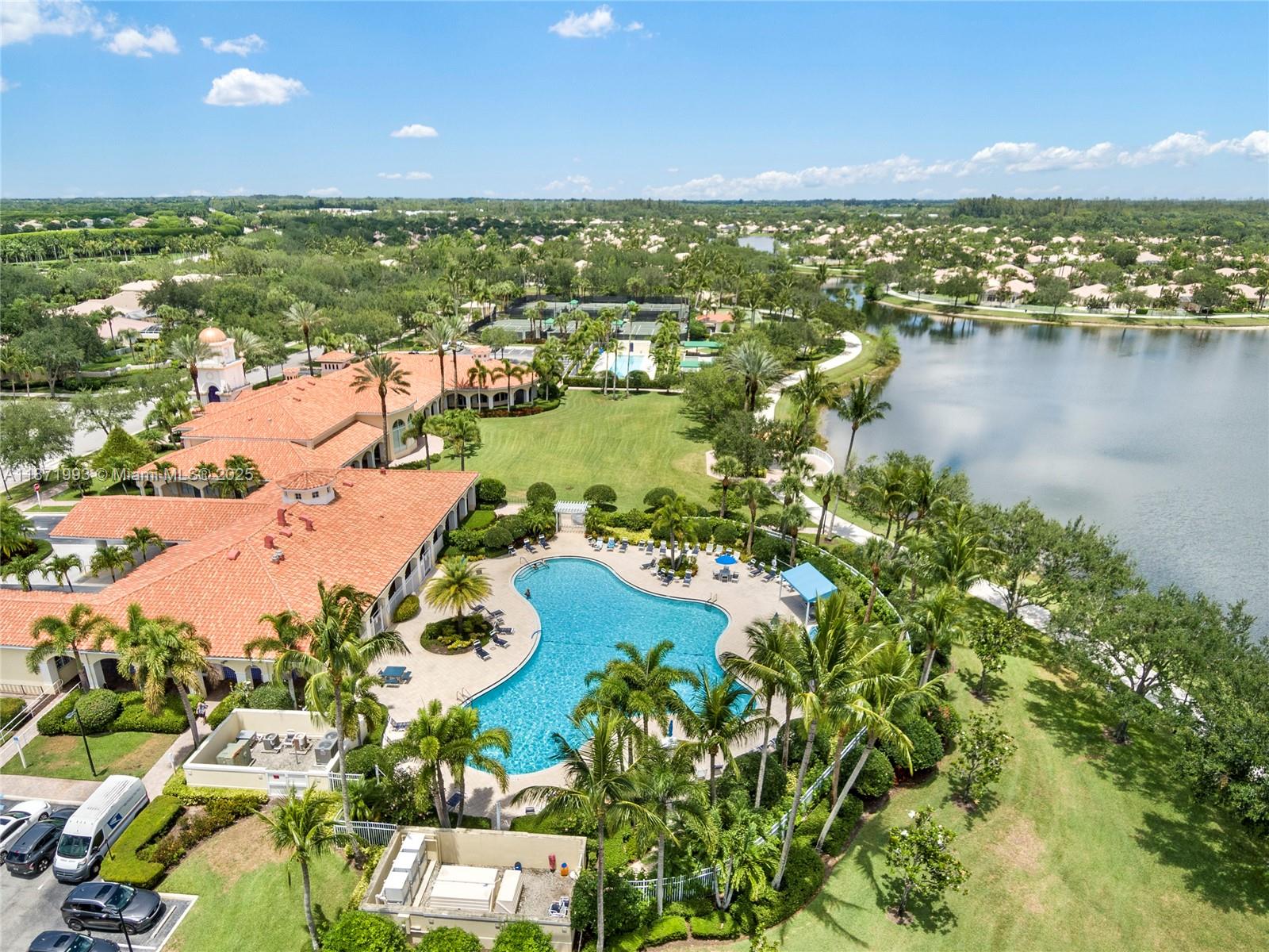 VILLAGEWALK OF WELLINGTON - Residential