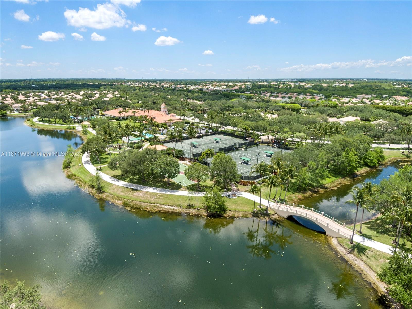 VILLAGEWALK OF WELLINGTON - Residential