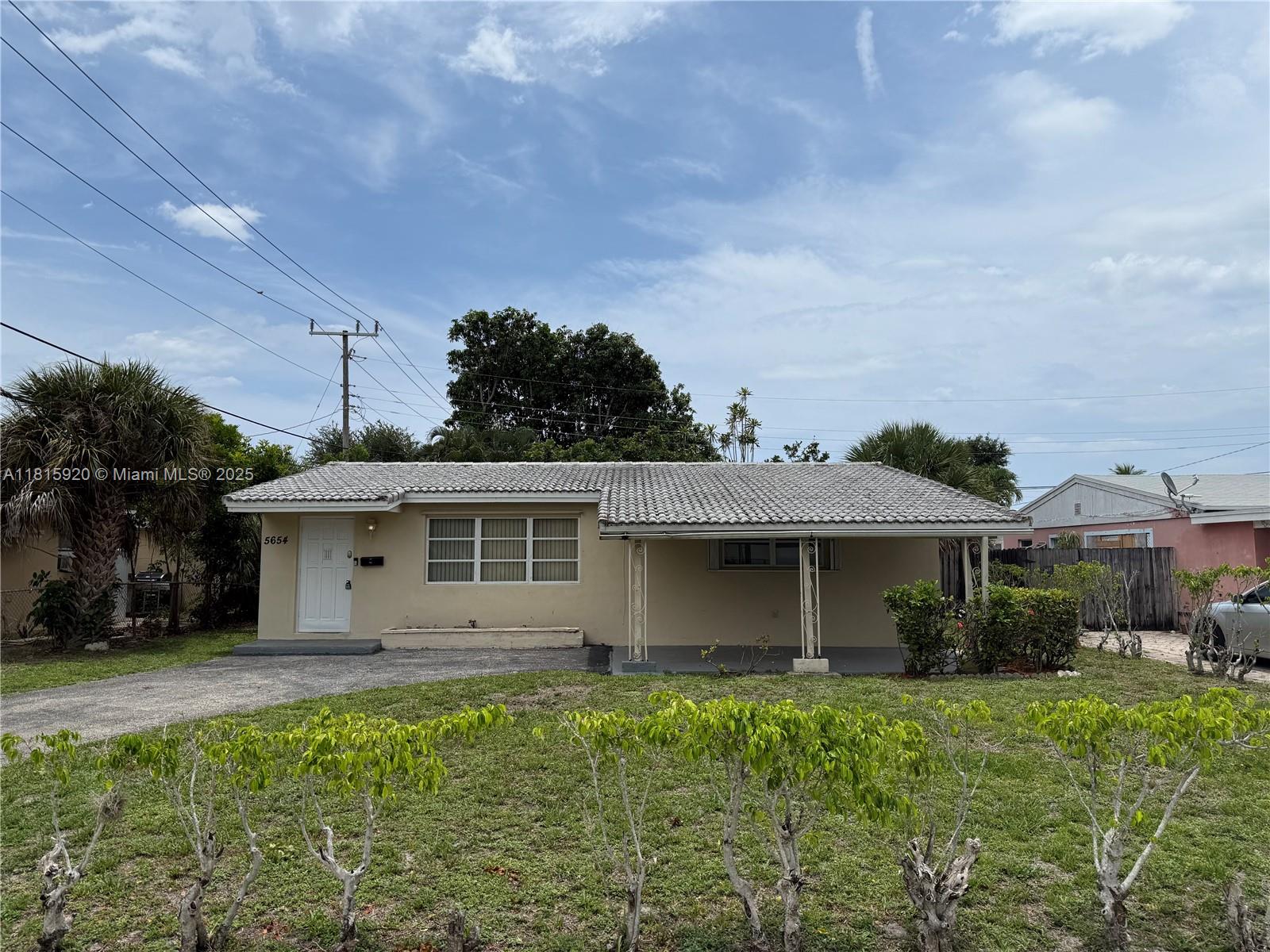 5654 Ne 5th Ave, Oakland Park, Miami-Dade County, Florida - 2 Bedrooms  
2 Bathrooms - 