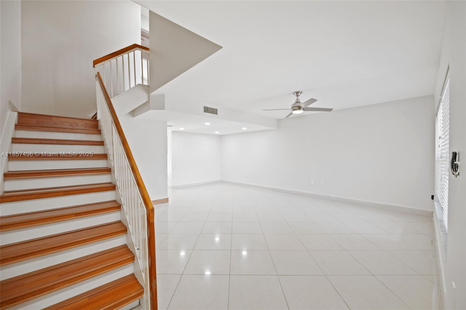 PEMBROKE LAKES SECTION SE - Residential Lease