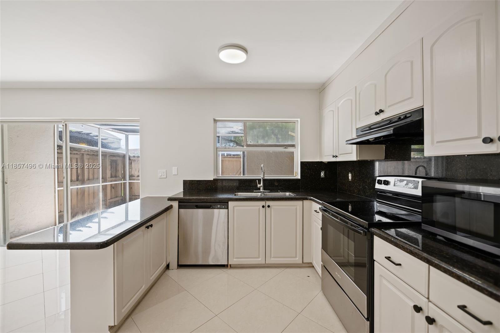 PEMBROKE LAKES SECTION SE - Residential Lease